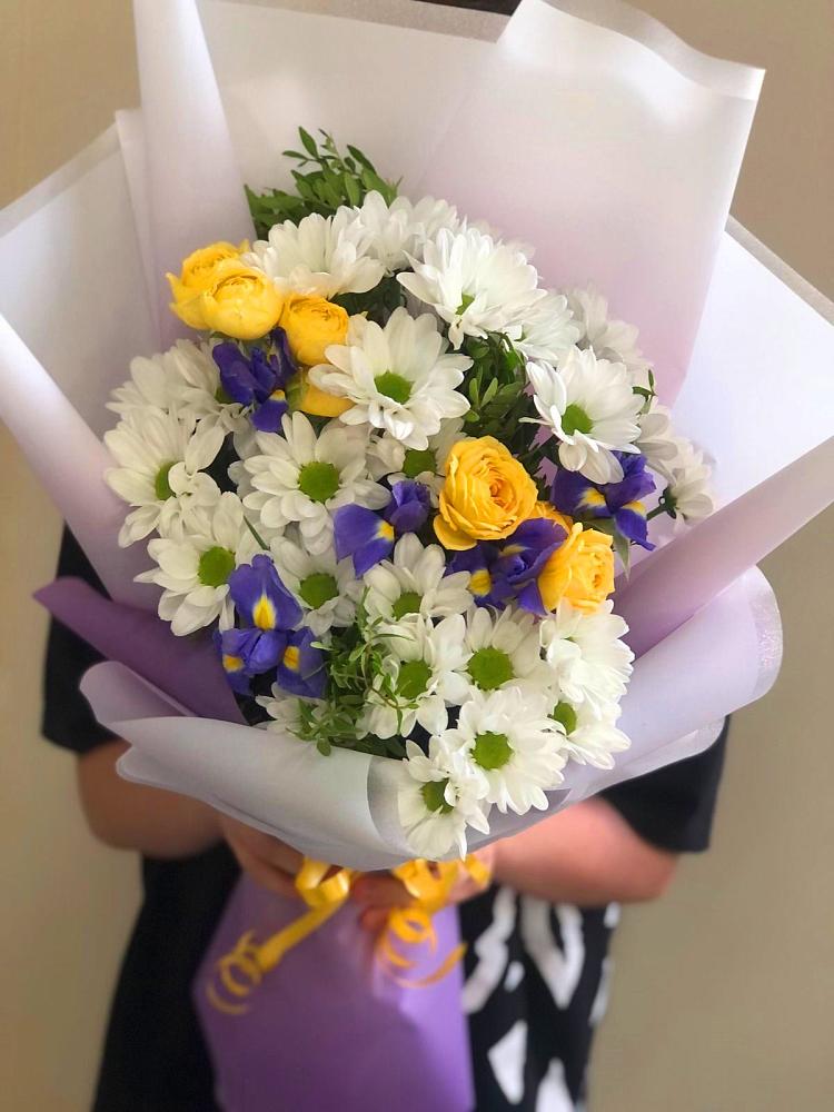 Букет цветов из: Ирисы, Хризантемы и Розы в Степаньково